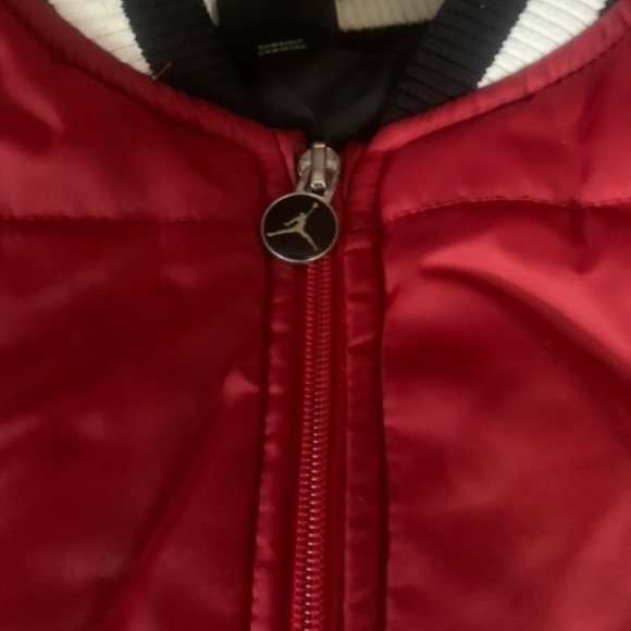 Red and black Jordan bomber jacket - Picture 5 of 6